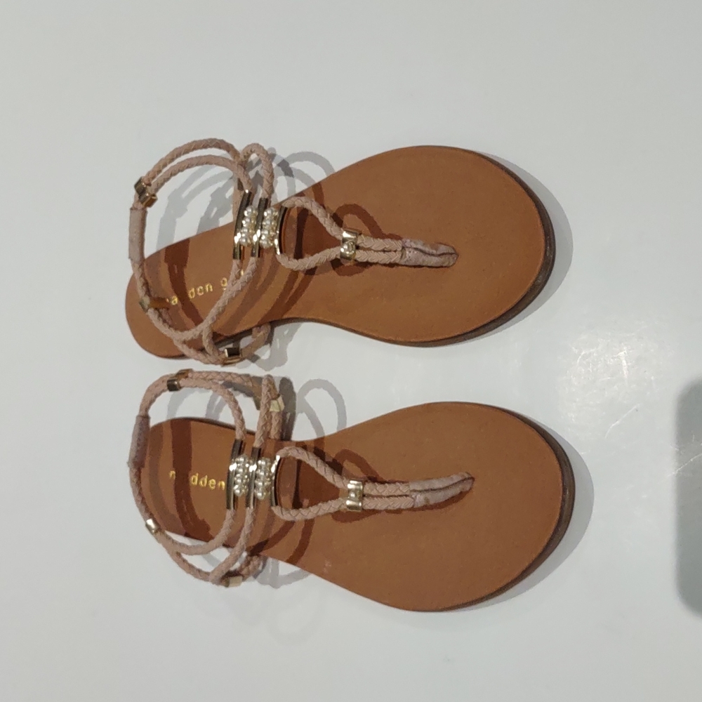 Beautiful sandals by Material Girl 🍀